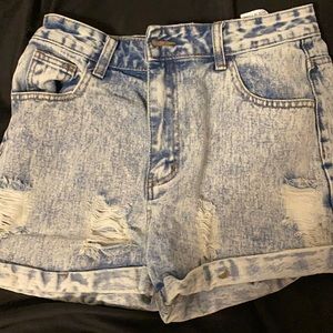 Women’s ripped jeans shorts